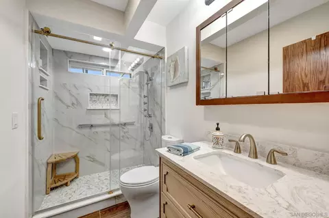 Bath - 9818 Ivy St, Spring Valley, CA 91977 photo 3 of 4