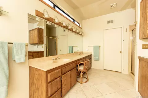 Bath - 13406 Ann O Reno Ln, Poway, CA 92064 photo 2 of 5