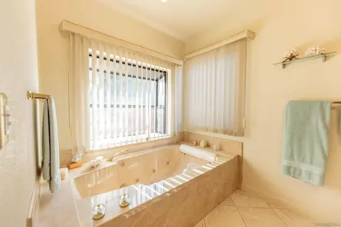 Bath - 13406 Ann O Reno Ln, Poway, CA 92064 photo 4 of 5