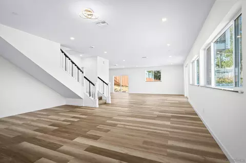 Living - 8886 Margaret Ct, Spring Valley, CA 91977 photo 2 of 7