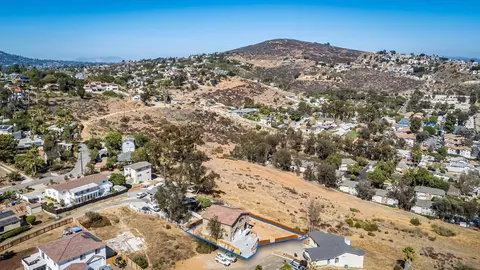 View/Area - 8886 Margaret Ct, Spring Valley, CA 91977 photo 6 of 9