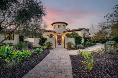7552 Montien Rd, San Diego, CA 92127