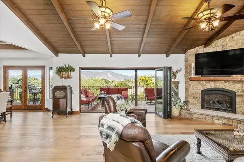Living - 1379 Sunny Heights Rd, Fallbrook, CA 92028 photo 1 of 4