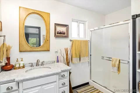 Bath - 1379 Sunny Heights Rd, Fallbrook, CA 92028 photo 4 of 4