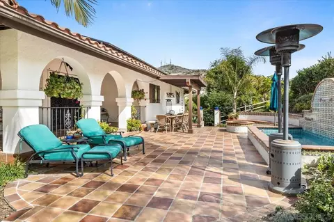 Exterior - 1379 Sunny Heights Rd, Fallbrook, CA 92028 photo 3 of 14