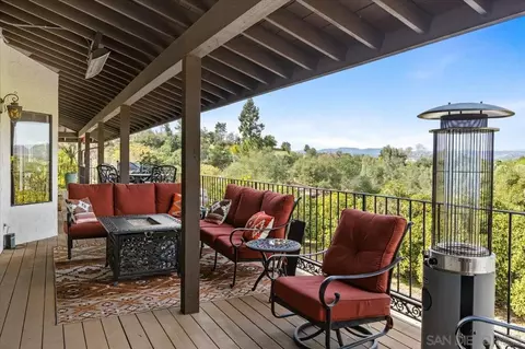 Exterior - 1379 Sunny Heights Rd, Fallbrook, CA 92028 photo 8 of 14