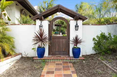 Exterior - 1379 Sunny Heights Rd, Fallbrook, CA 92028 photo 2 of 14