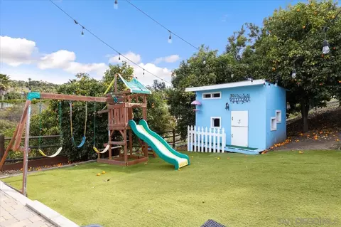 Exterior - 1379 Sunny Heights Rd, Fallbrook, CA 92028 photo 13 of 14