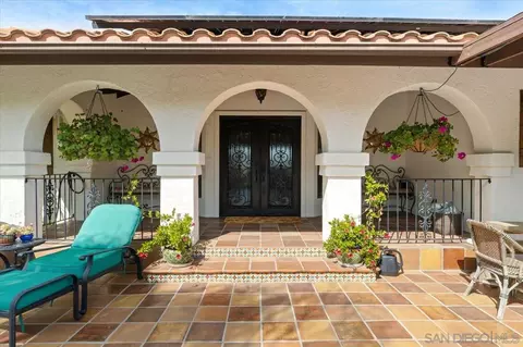 Exterior - 1379 Sunny Heights Rd, Fallbrook, CA 92028 photo 5 of 14