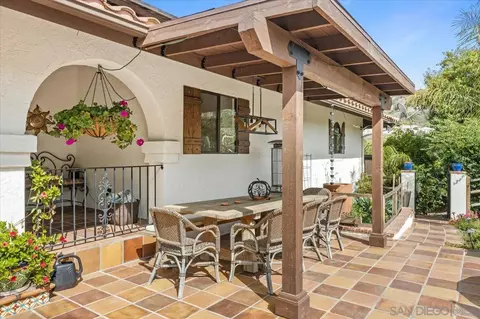 Exterior - 1379 Sunny Heights Rd, Fallbrook, CA 92028 photo 6 of 14