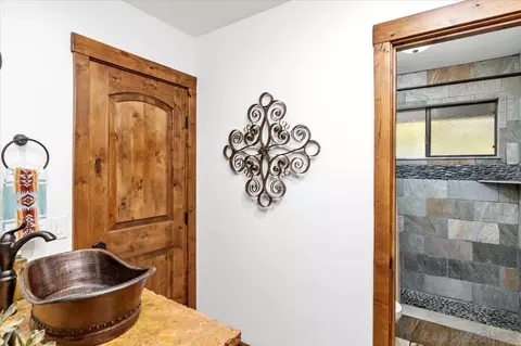 Bath - 1379 Sunny Heights Rd, Fallbrook, CA 92028 photo 2 of 4
