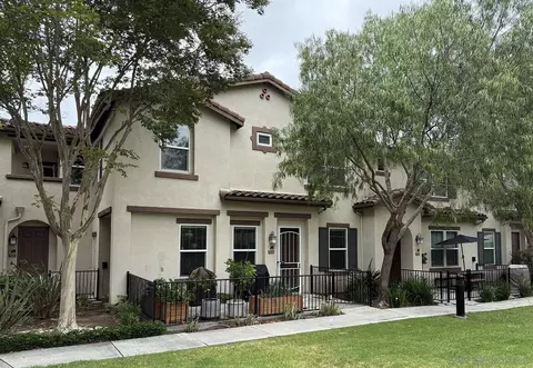 426 Avenida De La Luna, Vista, CA 92083