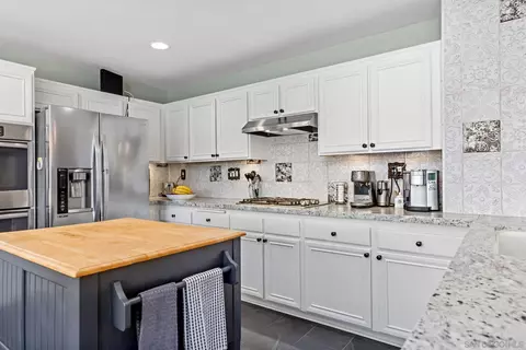 Kitchen - 301 Arlington Dr, Oceanside, CA 92057 photo 2 of 5