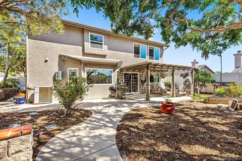 Exterior - 301 Arlington Dr, Oceanside, CA 92057 photo 4 of 8