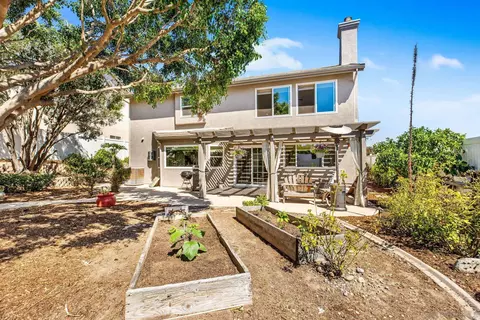 Exterior - 301 Arlington Dr, Oceanside, CA 92057 photo 6 of 8