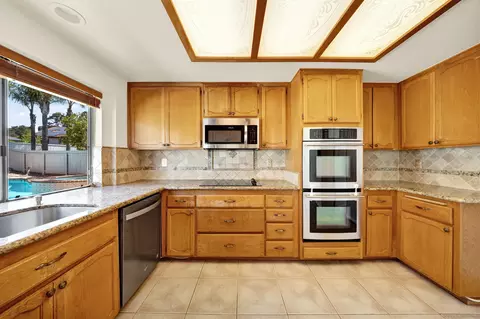 Kitchen - 12710 Treeridge Ter, Poway, CA 92064 photo 2 of 2
