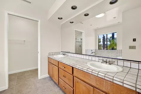 Bath - 12710 Treeridge Ter, Poway, CA 92064 photo 3 of 5