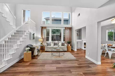 Living - 401 Villa Blanca Ct, Encinitas, CA 92024 photo 1 of 2