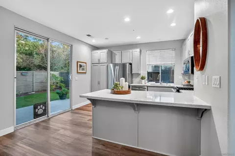 Kitchen - 401 Villa Blanca Ct, Encinitas, CA 92024 photo 2 of 2