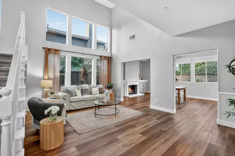 Living - 401 Villa Blanca Ct, Encinitas, CA 92024 photo 2 of 2