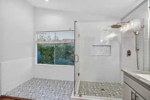 Bath - 401 Villa Blanca Ct, Encinitas, CA 92024 photo 2 of 3