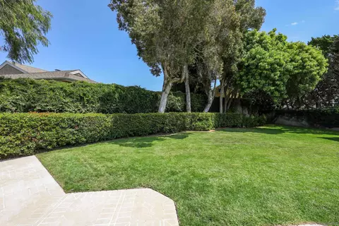 8965 Cliffridge Ave, La Jolla, CA 92037 photo 2