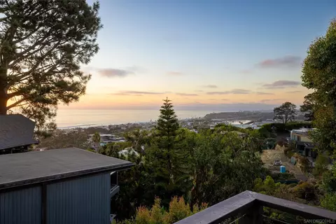 View/Area - 364 Bellaire St, Del Mar, CA 92014 photo 2 of 5