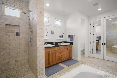 Bath - 369 F Ave, Coronado, CA 92118 photo 4 of 6