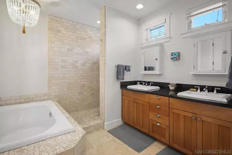 Bath - 369 F Ave, Coronado, CA 92118 photo 3 of 6