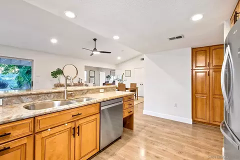 7219 Mimosa Dr, Carlsbad, CA 92011 photo 12