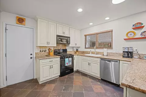Kitchen - 2031 Robertson St, Ramona, CA 92065 photo 3 of 4