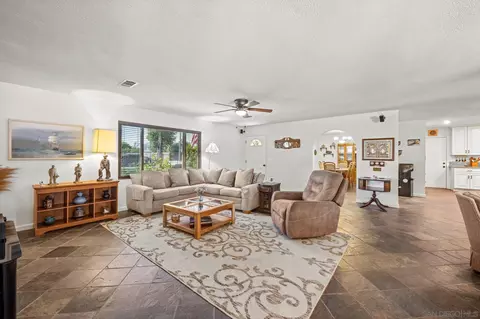 Living - 2031 Robertson St, Ramona, CA 92065 photo 3 of 5