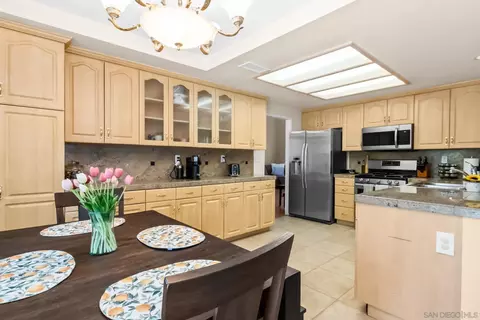 Kitchen - 1160 Cleo Ct, Escondido, CA 92027 photo 4 of 5