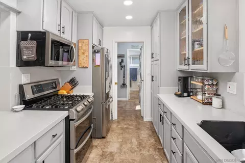 Kitchen - 4160 Yale Ave, La Mesa, CA 91941 photo 4 of 7