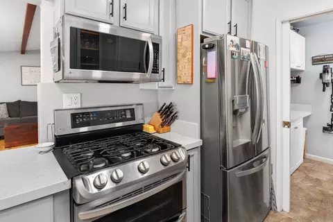 Kitchen - 4160 Yale Ave, La Mesa, CA 91941 photo 6 of 7
