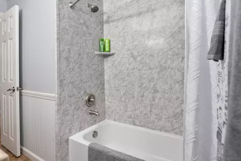 Bath - 4160 Yale Ave, La Mesa, CA 91941 photo 4 of 4