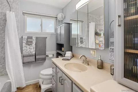 Bath - 4160 Yale Ave, La Mesa, CA 91941 photo 3 of 4