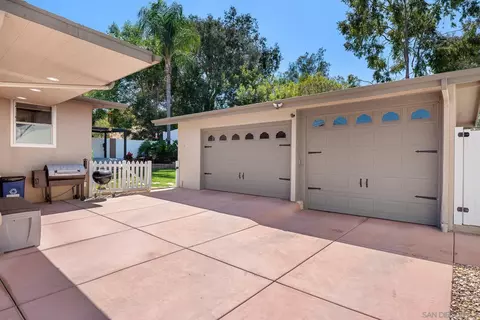 Exterior - 4160 Yale Ave, La Mesa, CA 91941 photo 5 of 14