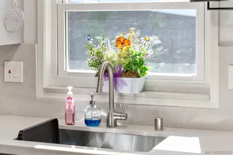 Kitchen - 4160 Yale Ave, La Mesa, CA 91941 photo 3 of 7