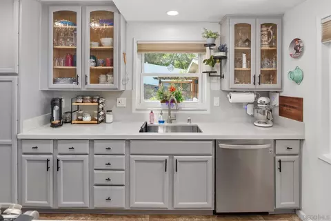 Kitchen - 4160 Yale Ave, La Mesa, CA 91941 photo 2 of 7