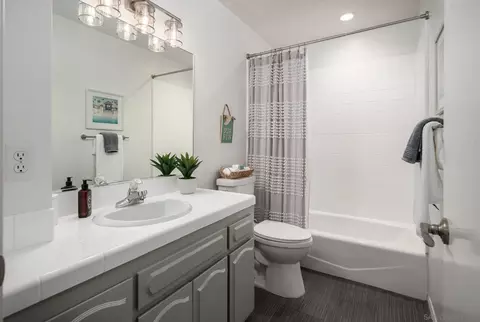 Bath - 6732 Antilope St, Carlsbad, CA 92009 photo 2 of 5