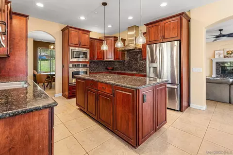 Kitchen - 25919 Matlin Rd, Ramona, CA 92065 photo 1 of 3
