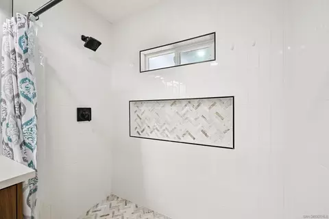 Bath - 406 Tyrone St, El Cajon, CA 92020 photo 2 of 4