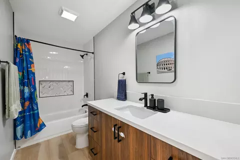 Bath - 406 Tyrone St, El Cajon, CA 92020 photo 3 of 4