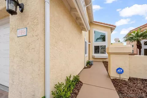3227 San Tomas Dr, Oceanside, CA 92056 photo 2