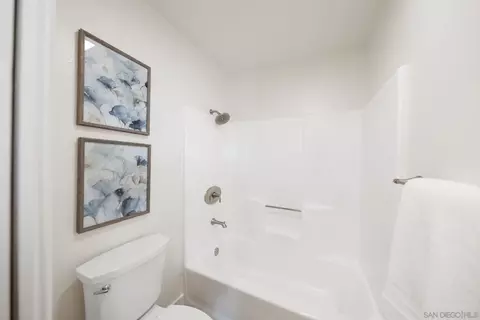 Bath - 1503 Laurel Rd, Oceanside, CA 92054 photo 3 of 5