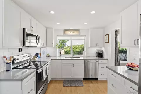 Kitchen - 1655 Splitrail Dr, Encinitas, CA 92024 photo 3 of 3