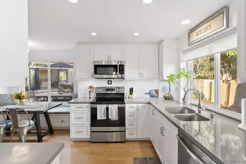 Kitchen - 1655 Splitrail Dr, Encinitas, CA 92024 photo 1 of 3