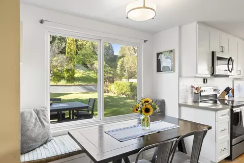 Dining - 1655 Splitrail Dr, Encinitas, CA 92024 photo 4 of 4