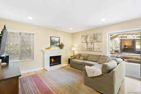Living - 1655 Splitrail Dr, Encinitas, CA 92024 photo 2 of 4